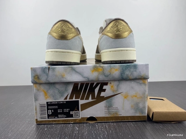 of OG Rabbit Air Retro Year the Jordan 1 DV1312-200 Low 0822